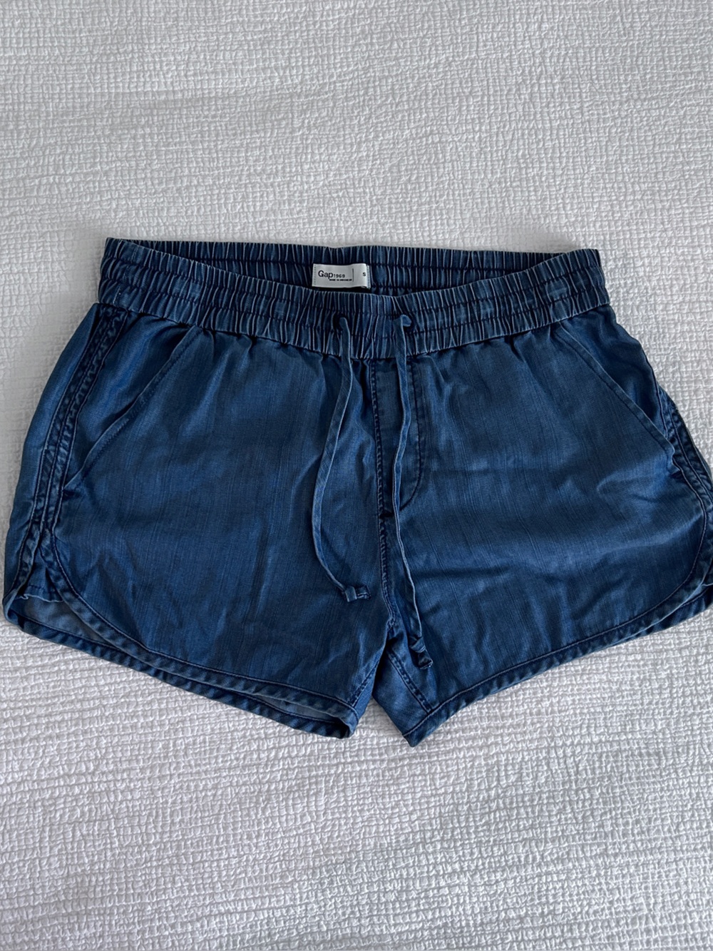 Gap Dolphin Chambray Shorts